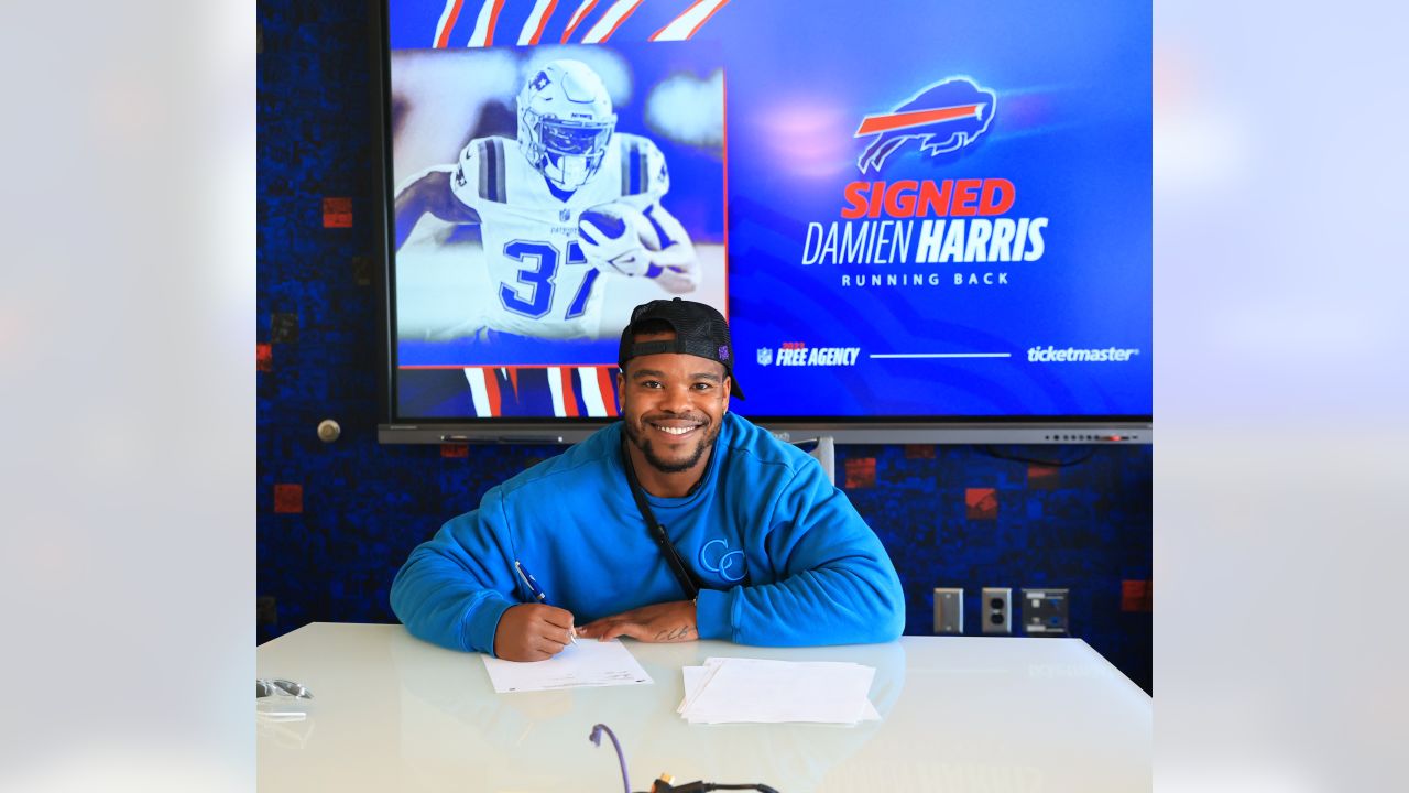 Best photos of Damien Harris' first day at One Bills Drive