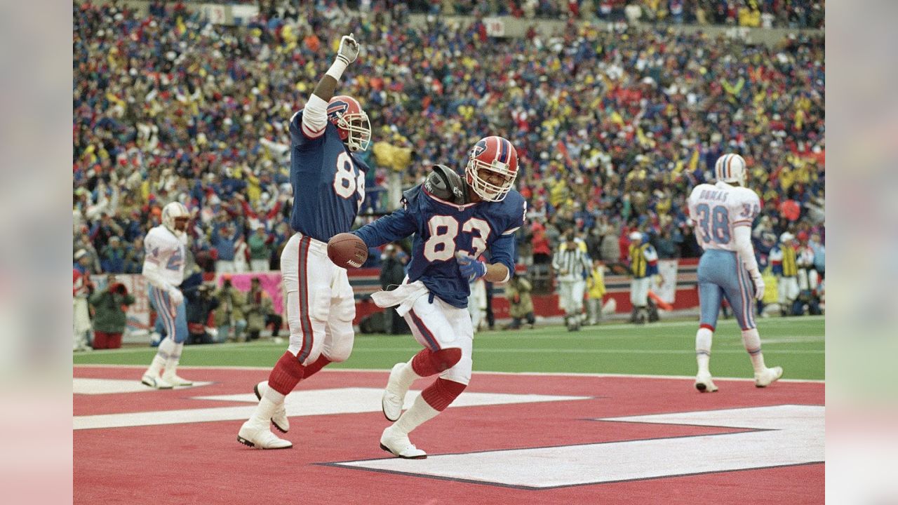 File:US Navy 090320-N-7730P-036 Retired Buffalo Bills wide receiver Andre  Reed and other