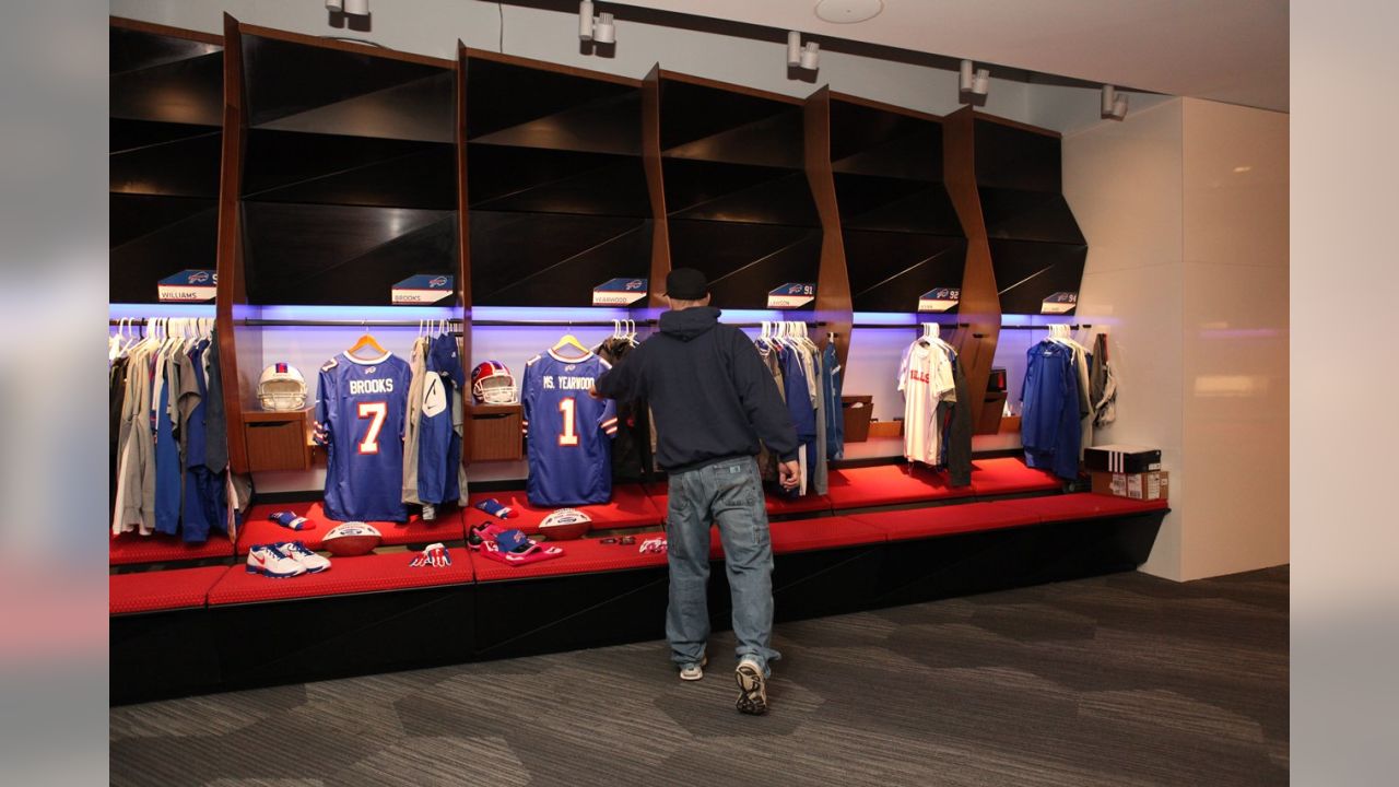 Famous Bills attend Garth Brooks football camp