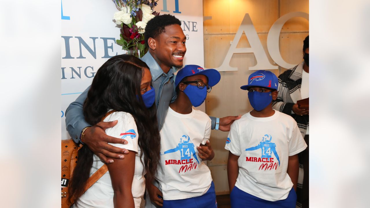 M&T Bank signs Buffalo Bills star Stefon Diggs for collaborative  partnership focused on 'making a difference & bringing people together'