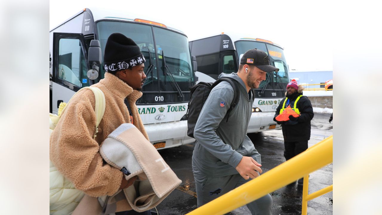 Bills players have to dig out their cars as they arrive back to