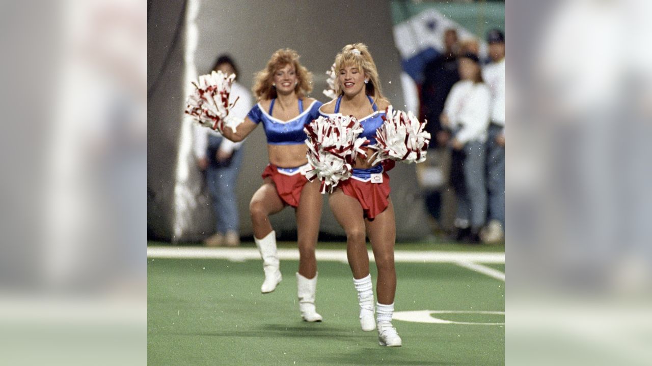 The Buffalo Bills cheerleaders, the Jills, perform before an NFL football  game between the Buffalo Bills and New York Jets in Toronto, on Thursday,  Dec. 3, 2009. (AP Photo/Mike Groll Stock Photo 