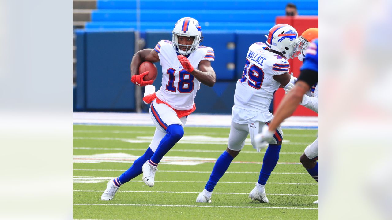 Buffalo Bills running back Devin Singletary (26) warms up before an NFL  football game against the Green Bay Packers, Sunday, Oct. 30, 2022, in  Buffalo, N.Y. (AP Photo/Rick Scuteri Stock Photo - Alamy