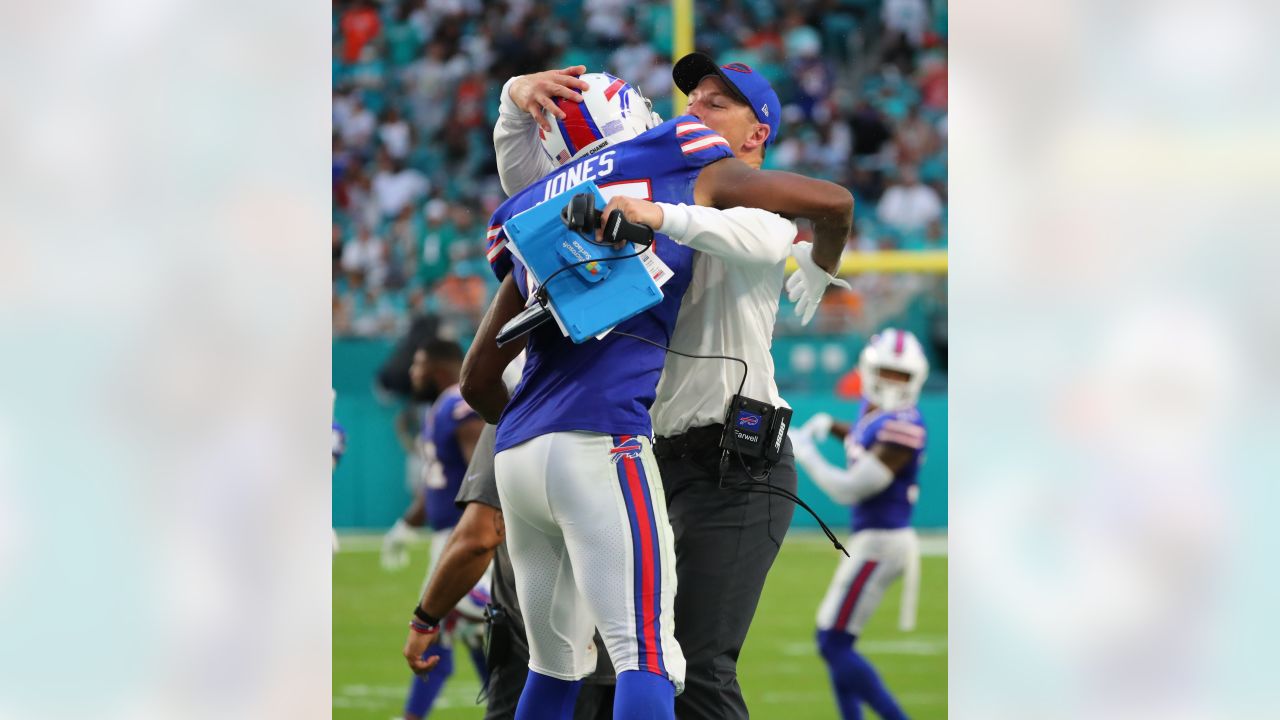 Buffalo Bills get first win of the season, shutting out Dolphins 35-0