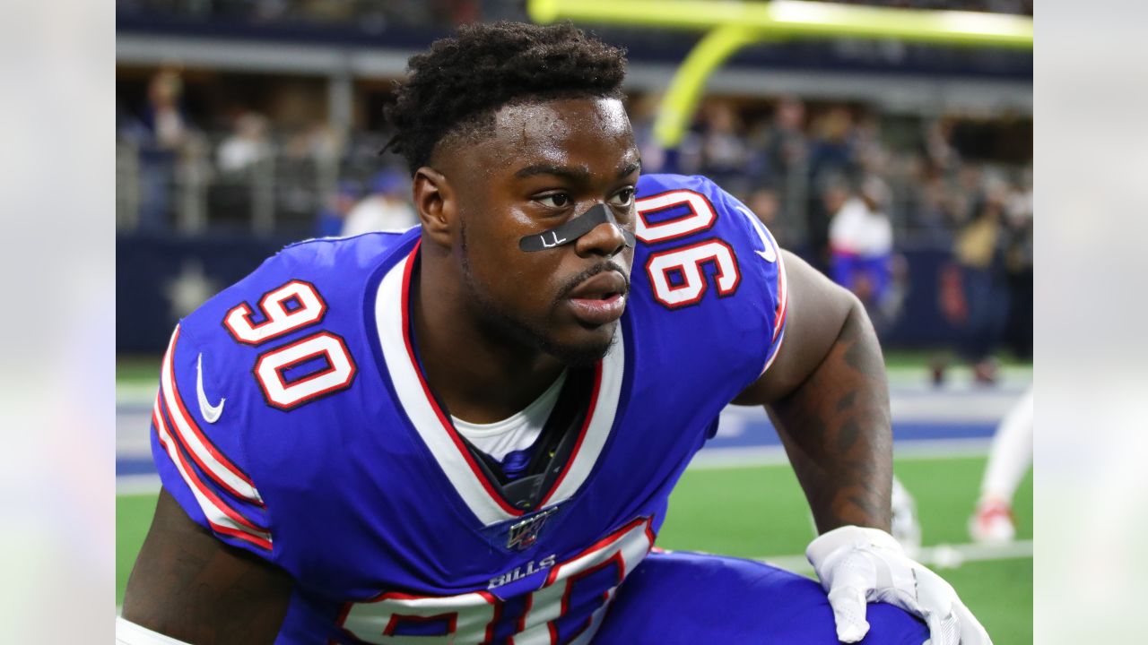 Buffalo Bills running back Duke Johnson warms up before a preseason NFL  football game against the Denver Broncos in Orchard Park, N.Y., Saturday,  Aug. 20, 2022. (AP Photo/Adrian Kraus Stock Photo - Alamy