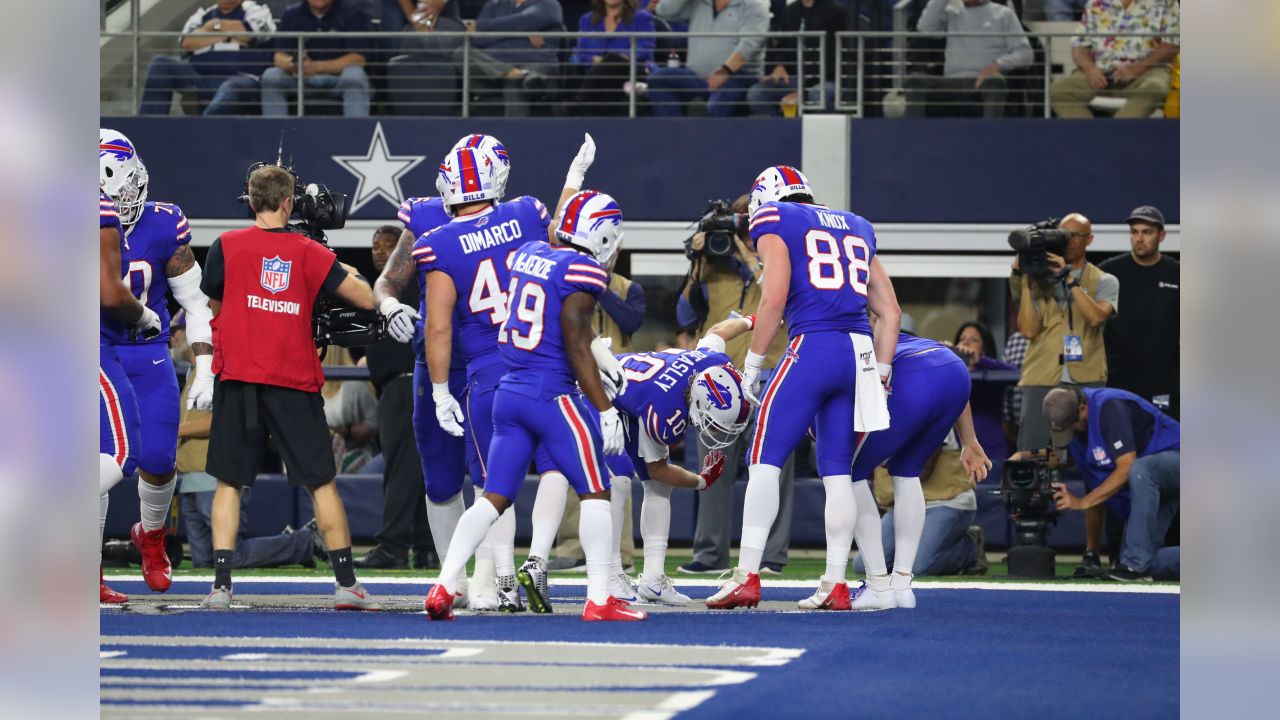 Buffalo Bills Cold Front Report - From youth football to the NFL. Devin  Singletary and Lamar Jackson swap jerseys. #BALvsBUF #billsmafia  #ColdFrontReport #DevinSingletary #LamarJackson