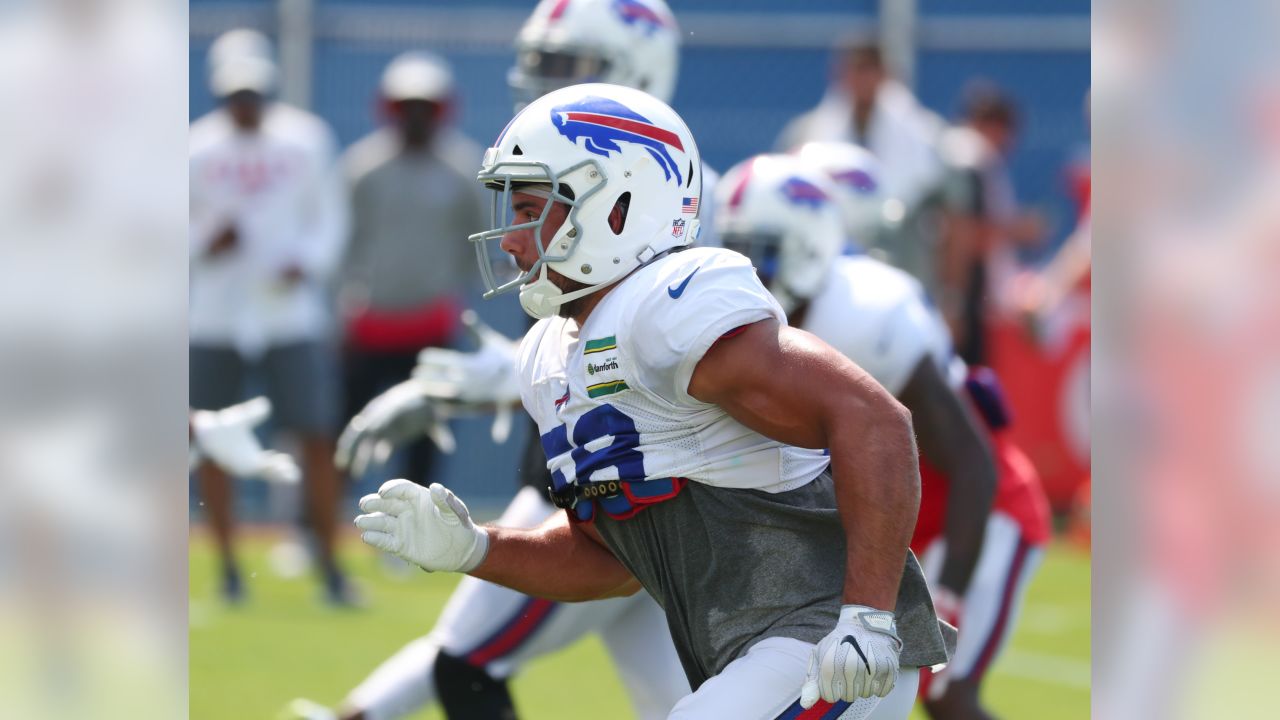 Buffalo Bills - LeSean McCoy's gameday cleats and gloves are looking fresh  for his big return to Philly. Behind-the-scenes with Nike Football Insider.