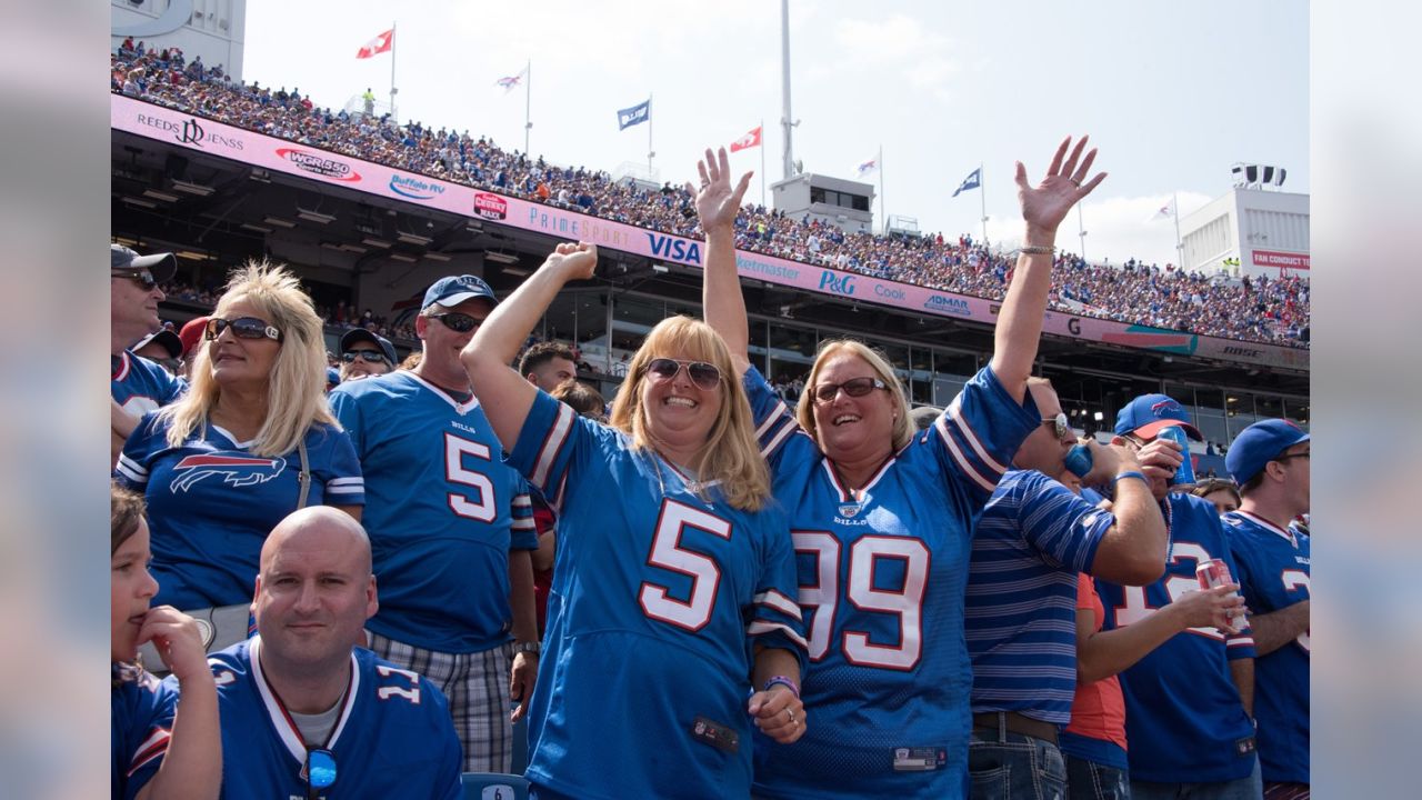 New York Jets vs. Buffalo Bills. Fans support on NFL Game. Silhouette of  supporters, big screen with two rivals in background Stock Photo - Alamy