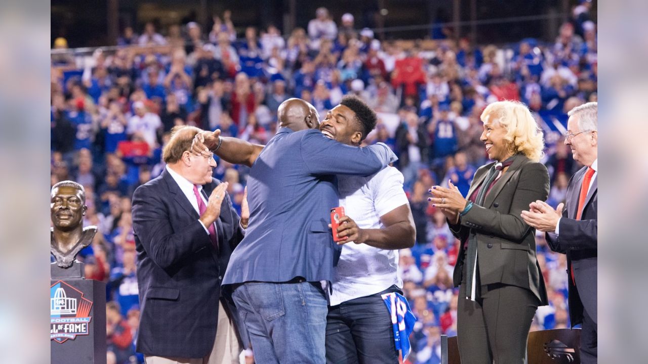 Watch: Buffalo Bills Legend Bruce Smith Goes Viral On Family Feud