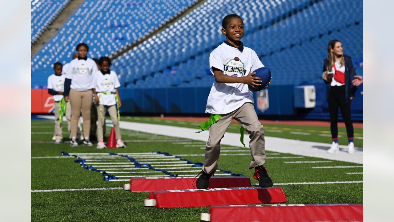 LA Rams Host Girls' Flag Football Clinic at Challengers Club