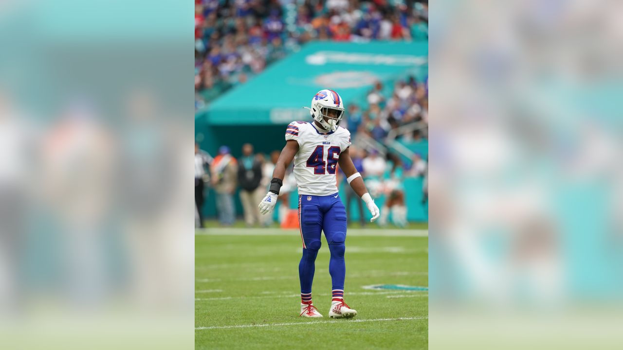 Shaq Lawson rocks Thurman Thomas Buffalo Bills jersey pre-game