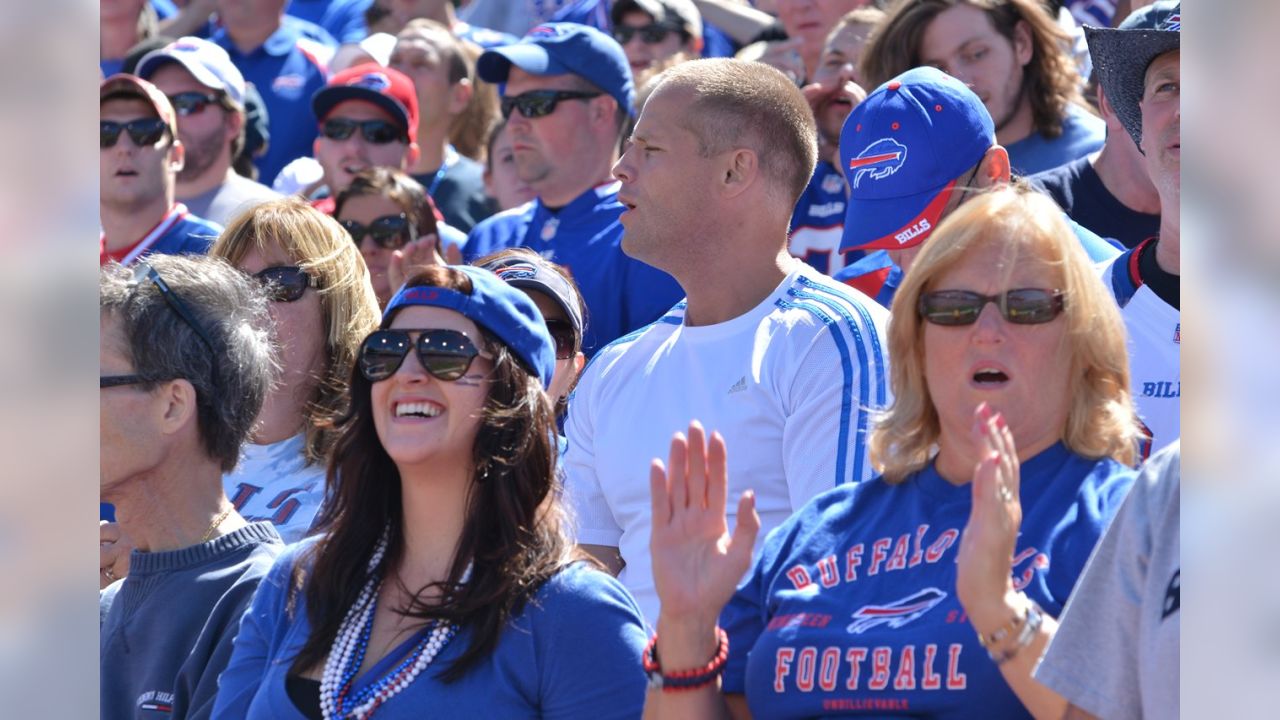 6,140 Bills Fan Stock Photos, High-Res Pictures, and Images