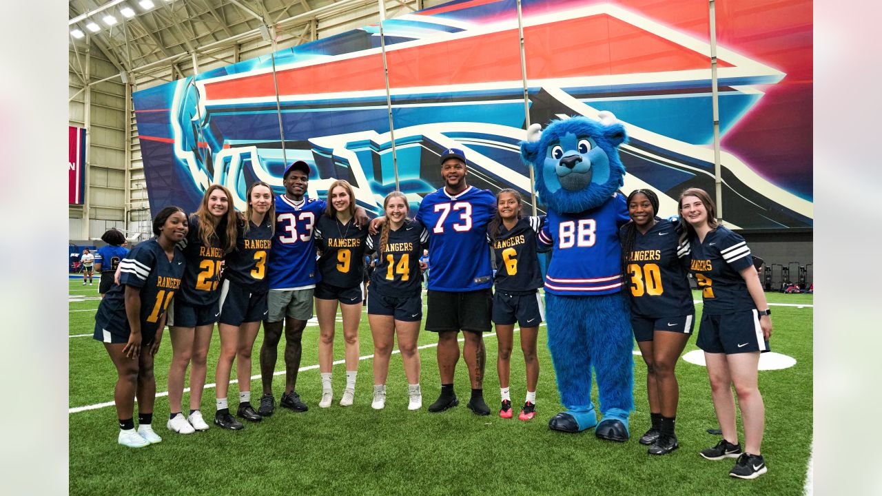 LA Rams Host Girls' Flag Football Clinic at Challengers Club