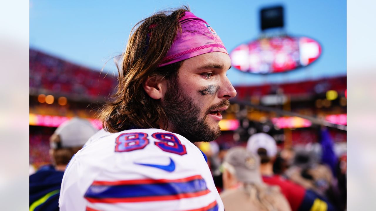 Bills' safety not cleared to fly back to Buffalo after Chiefs game due to  rib injury