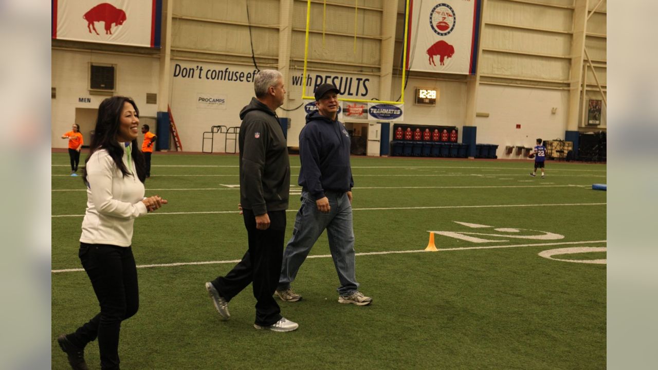 Famous Bills attend Garth Brooks football camp