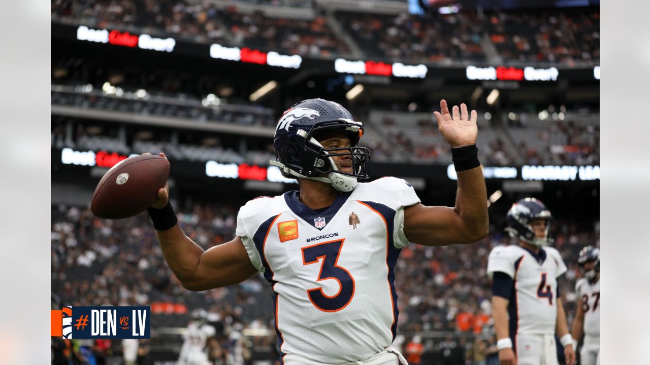 Pregame photos: Broncos arrive and prepare for Week 4 game vs. Raiders