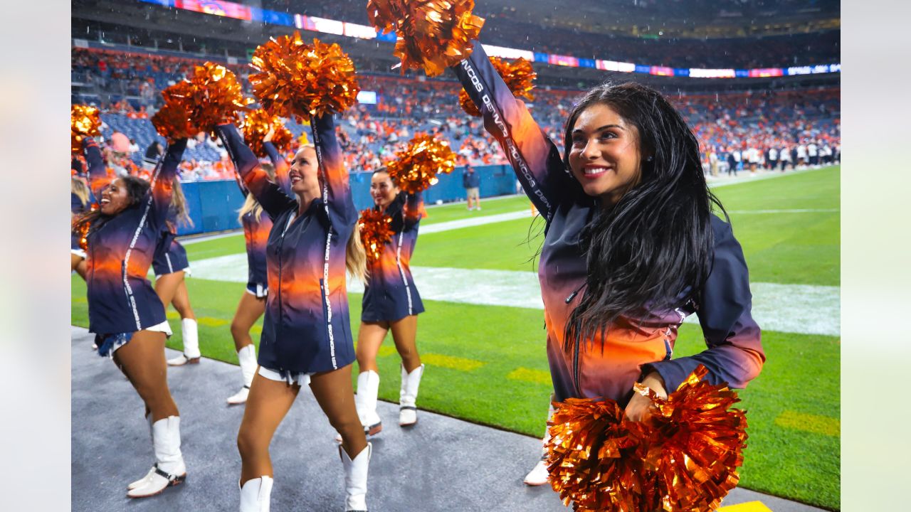 Denver Broncos cheerleaders during an NFL preseason football game, Aug. 27,  2022, in Denver. (AP Photo/David Zalubowski Stock Photo - Alamy