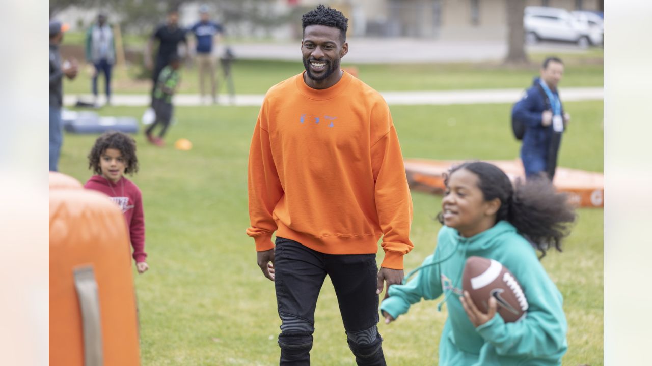 Emmanuel Sanders honors former Broncos teammate Demaryius Thomas with jersey  donation to Boys & Girls Club