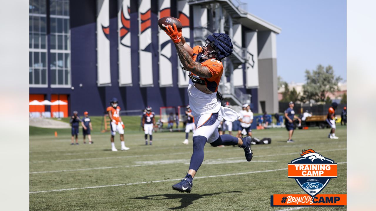 Denver Broncos linebacker, defensive leader, Al Wilson returns to the  Broncos defense as he rests between sets during first practice at Broncos  training camp in Englewood, Colorado July 28, 2006. (UPI Photo/Gary