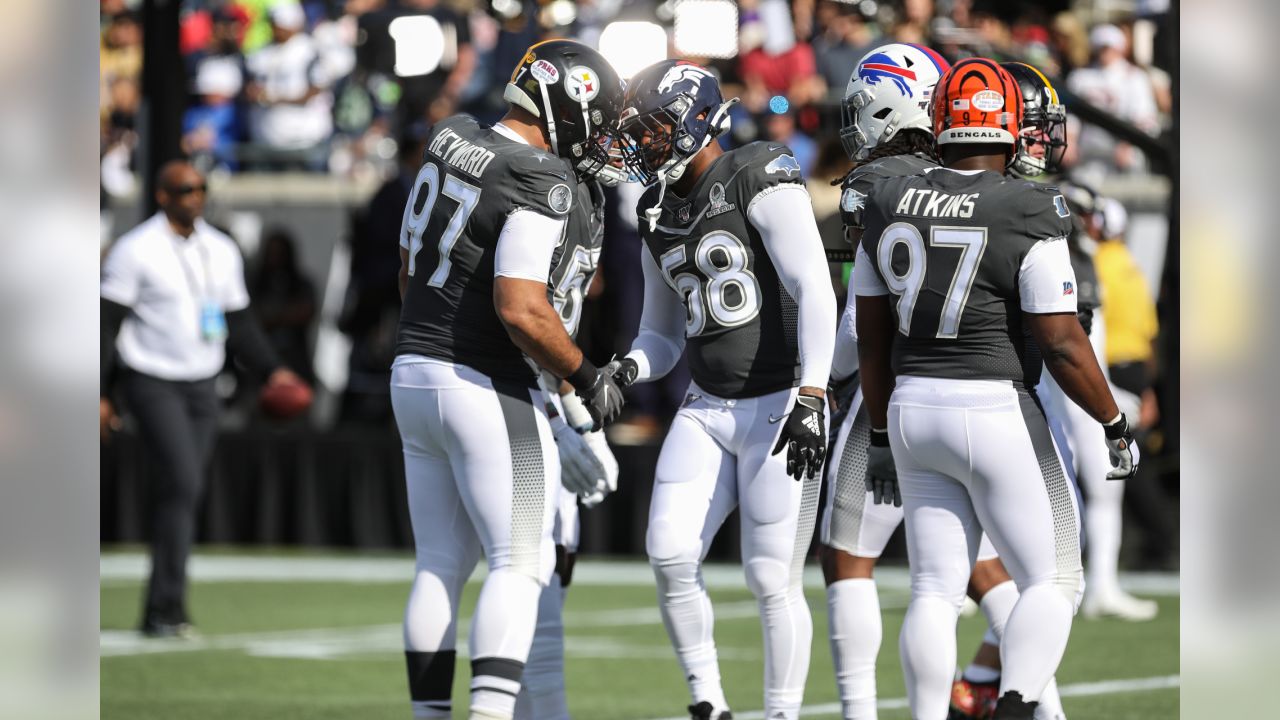 Von Miller, Courtland Sutton hit the field at 2020 Pro Bowl