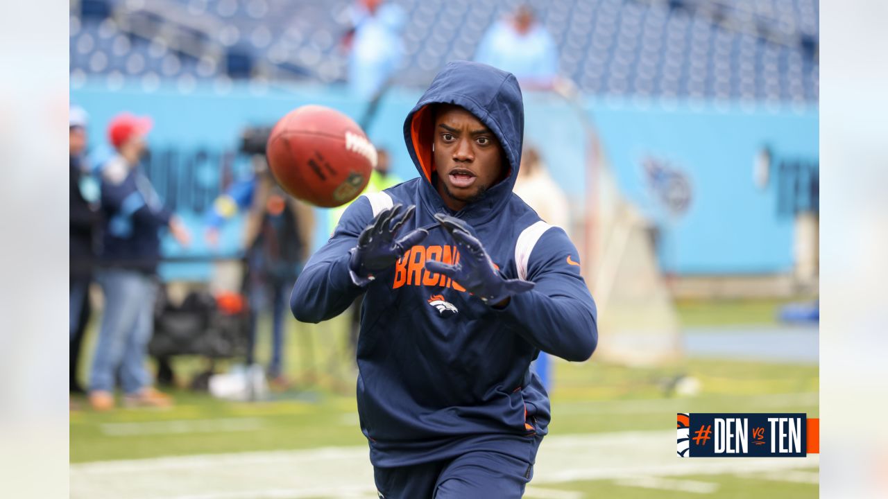 Pregame photos: Broncos arrive and prepare for Week 10 game vs. Titans