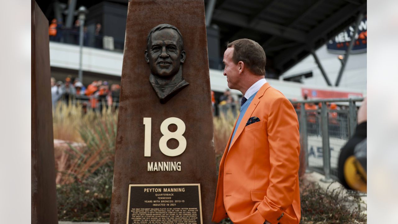 Broncos unveil retired numbers tribute in pregame ceremony