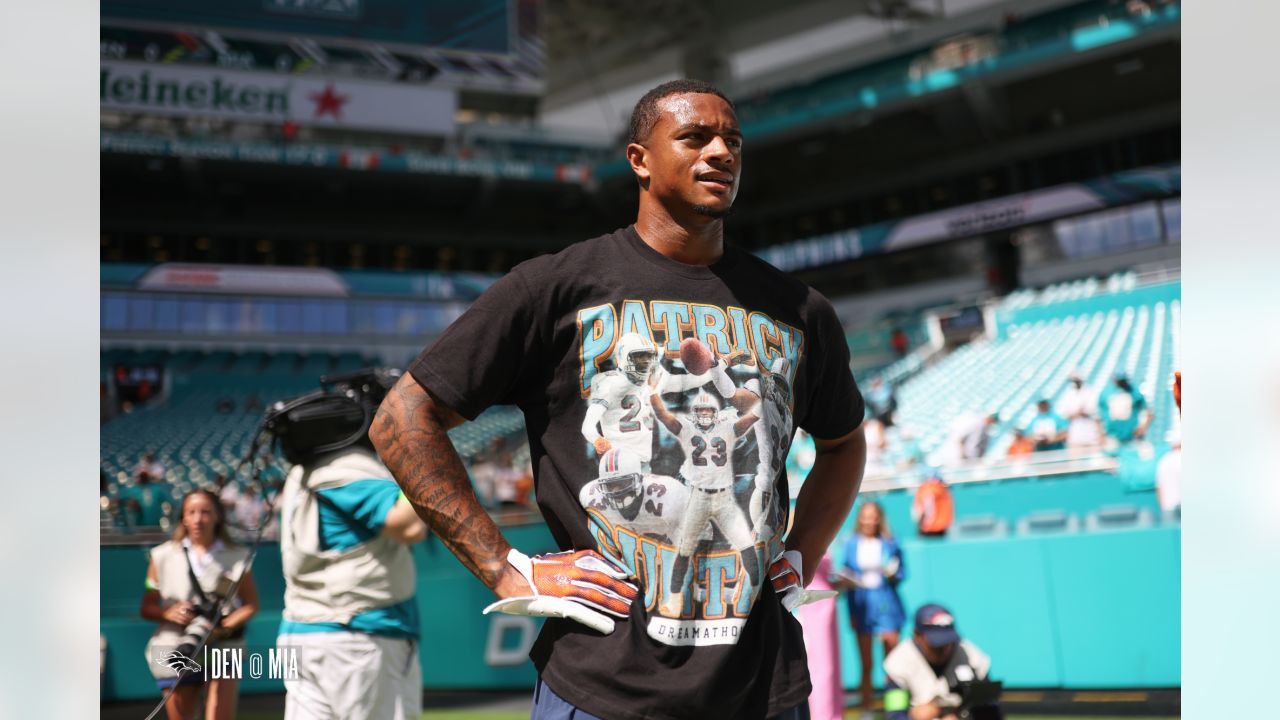 Pregame photos: Broncos arrive and prepare for Week 3 game vs. Dolphins