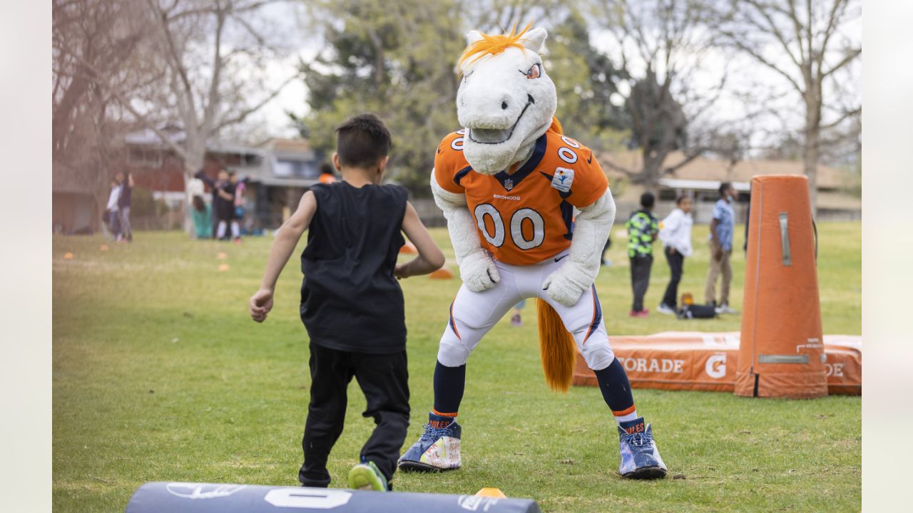 Emmanuel Sanders honors former Broncos teammate Demaryius Thomas with jersey  donation to Boys & Girls Club