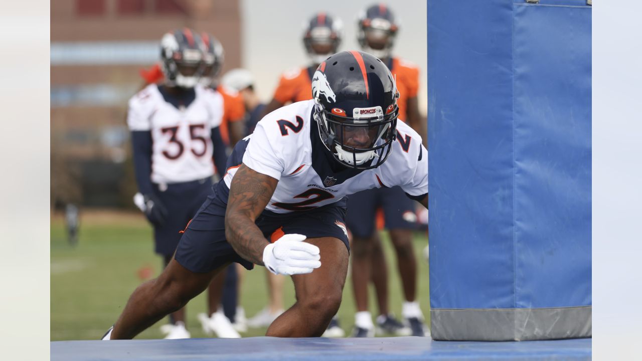 Denver Broncos guard Quinn Meinerz (77) takes part in drills during a  mandatory NFL football minicamp at the Broncos' headquarters Tuesday, June  13, 2023, in Centennial, Colo. (AP Photo/David Zalubowski Stock Photo -  Alamy