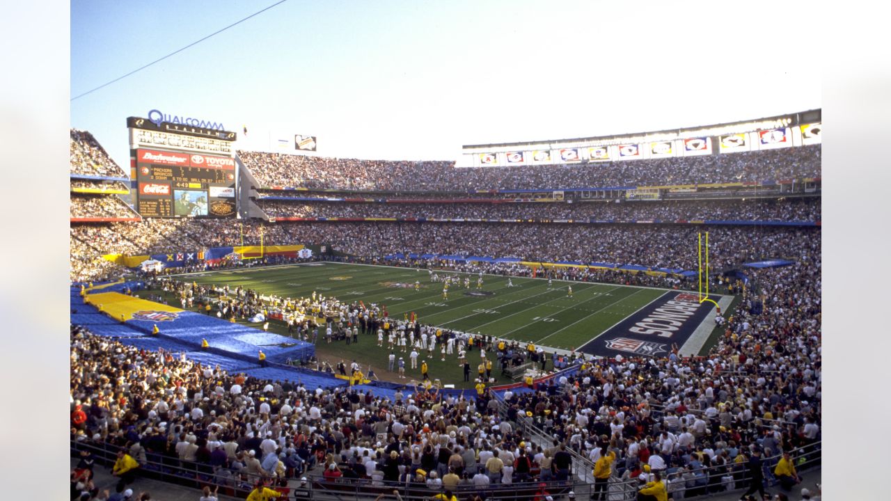 NFL FILE: Terrell Davis of the Denver Broncos during Super Bowl XXXII  against the Green Bay Packers in San Diego, California. (Icon Sportswire  via AP Images Stock Photo - Alamy