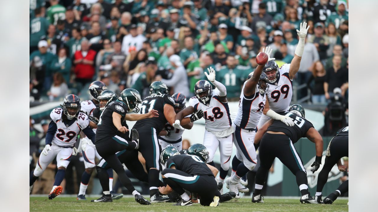 East Rutherford, New Jersey, USA. 7th Oct, 2018. New York Jets linebacker  Jeremiah Attaochu (55) during a NFL game between the Denver Broncos and the  New York Jets at MetLife Stadium in