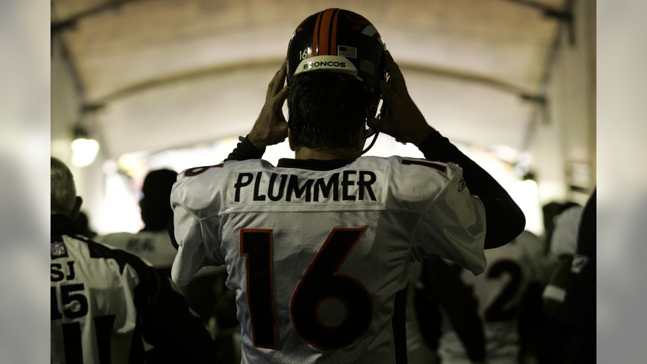 Quarterback Jake Plummer of the Denver Broncos eludes defensive end News  Photo - Getty Images