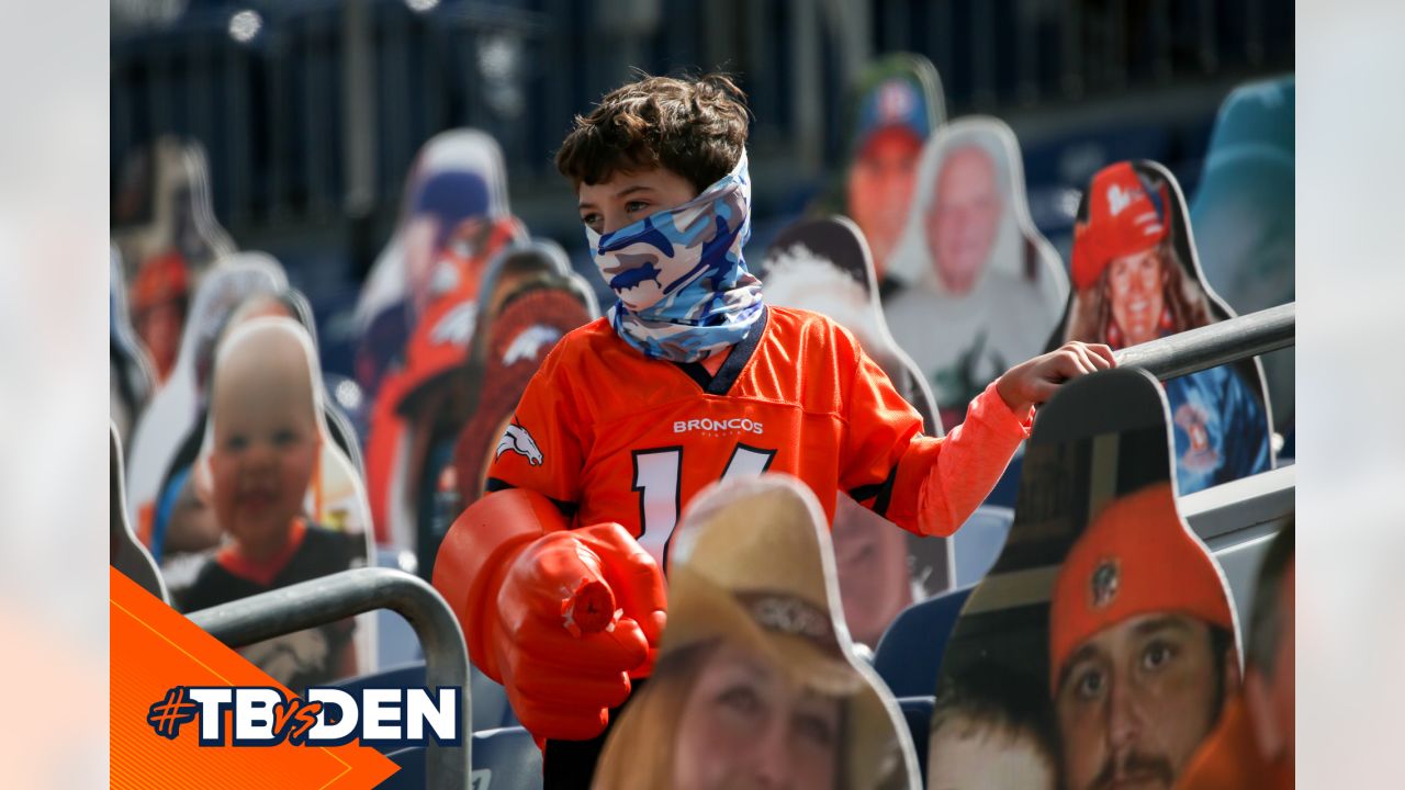 Denver Broncos fans paid respects to Pat Bowlen at Ring of Fame