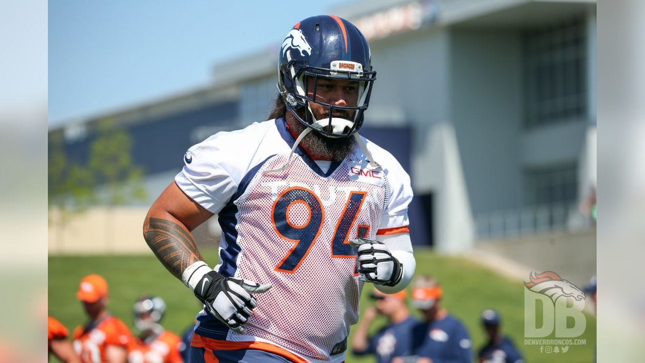 August 31, 2017: Denver Broncos defensive back Dymonte Thomas (35) handles  the ball during the second quarter of an NFL preseason matchup between the  Arizona Cardinals and the Denver Broncos at Sports