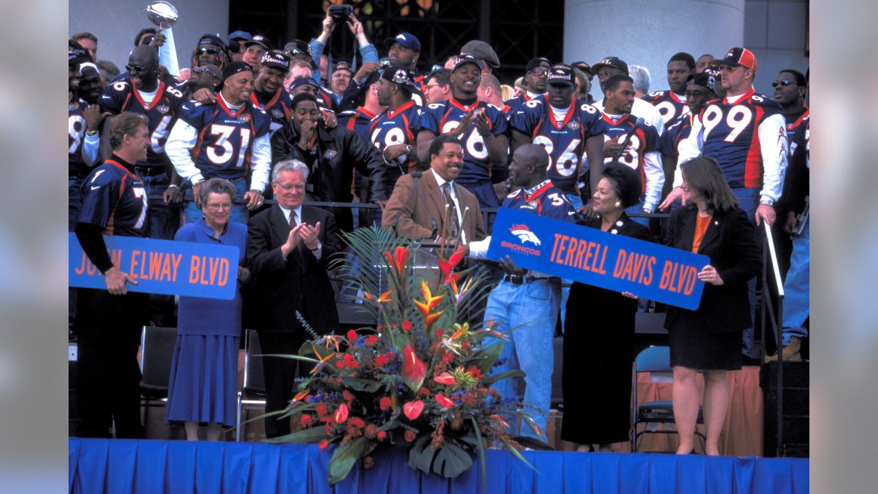 Terrell Davis speaks to the crowd at halftime ceremony celebrating