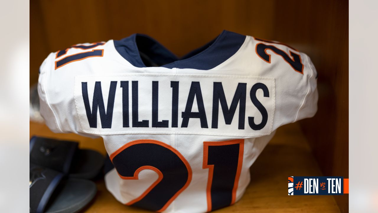 Pregame photos: Broncos arrive and prepare for Week 10 game vs. Titans