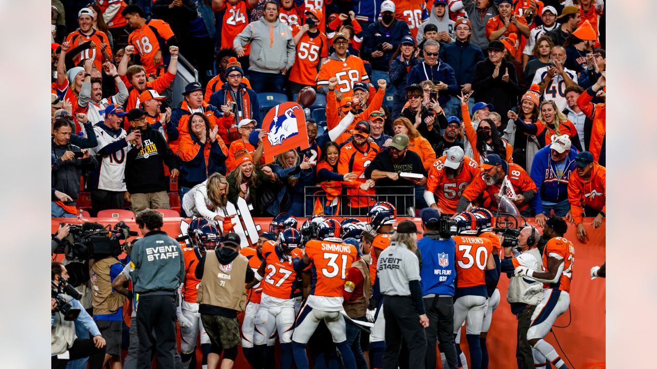 Shots of the Game: Celebrating a big win over the Chargers