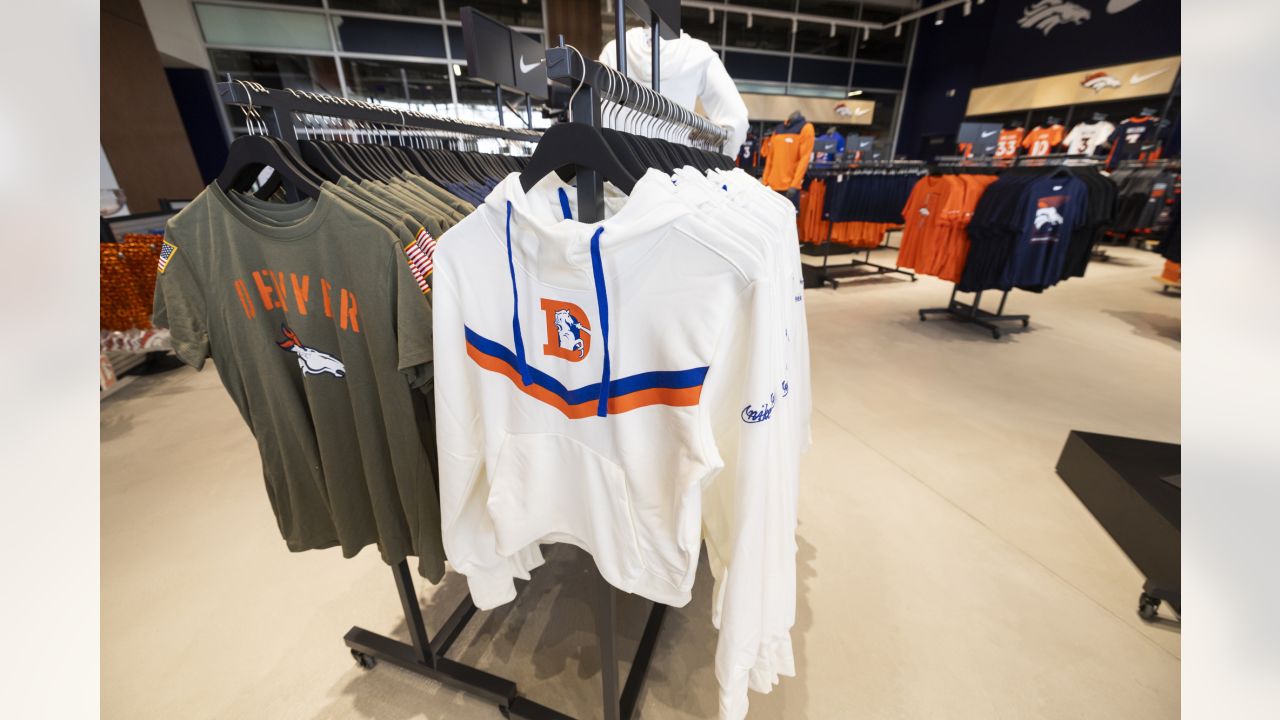 Broncos Team Store, Sports Authority Stadium Editorial Stock Image - Image  of broncos, outside: 26505239