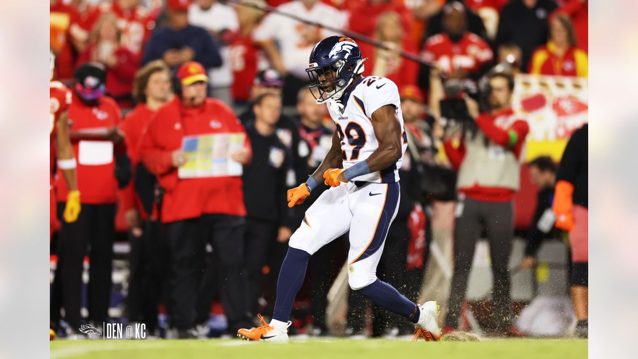 General huddle picture of the Kansas City Chiefs against the Denver Broncos  of an NFL football game Sunday, December 11, 2022, in Denver. (AP  Photo/Bart Young Stock Photo - Alamy