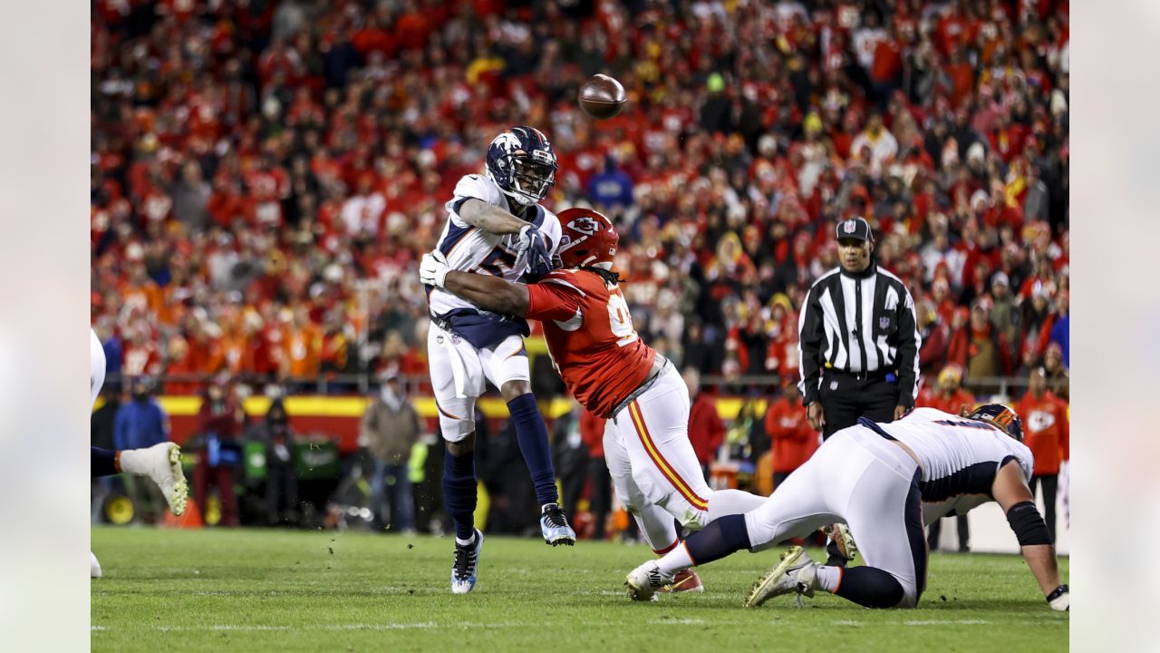 DENvsKC in-game photos: Broncos battle to the end, fall vs. Chiefs