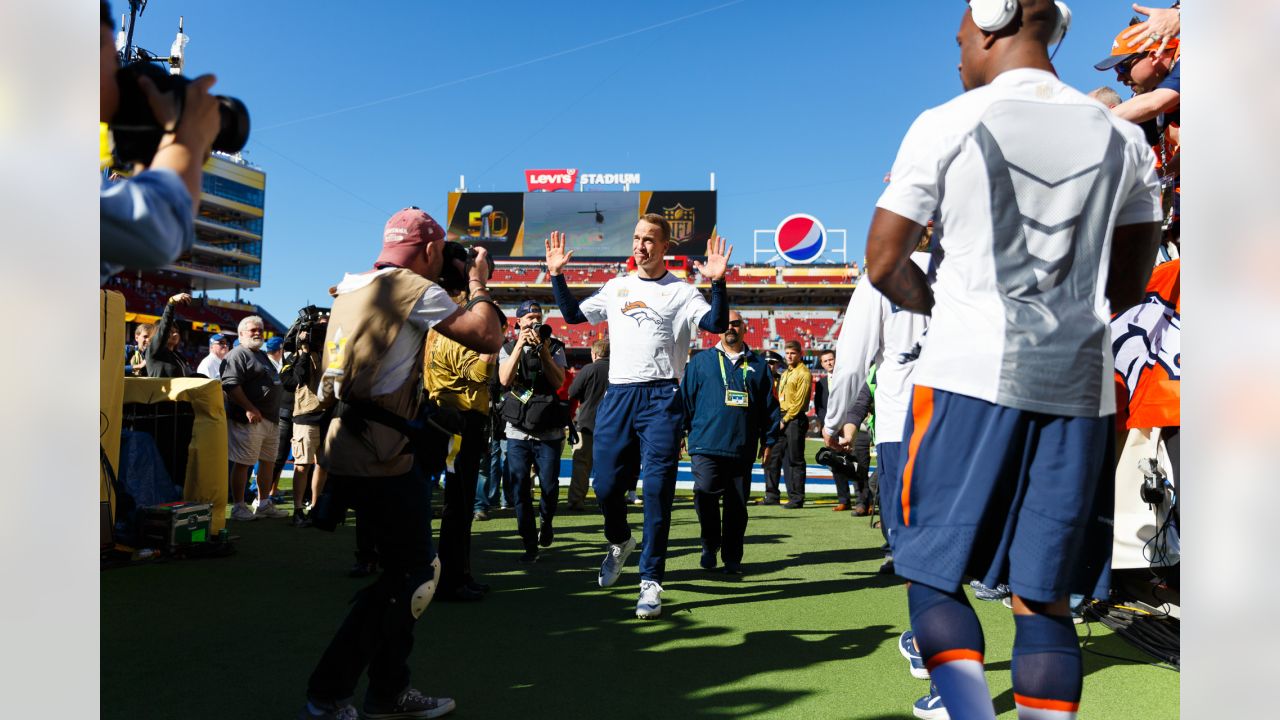 Peyton Manning and DeMarcus Ware named Broncos team captains for Super Bowl