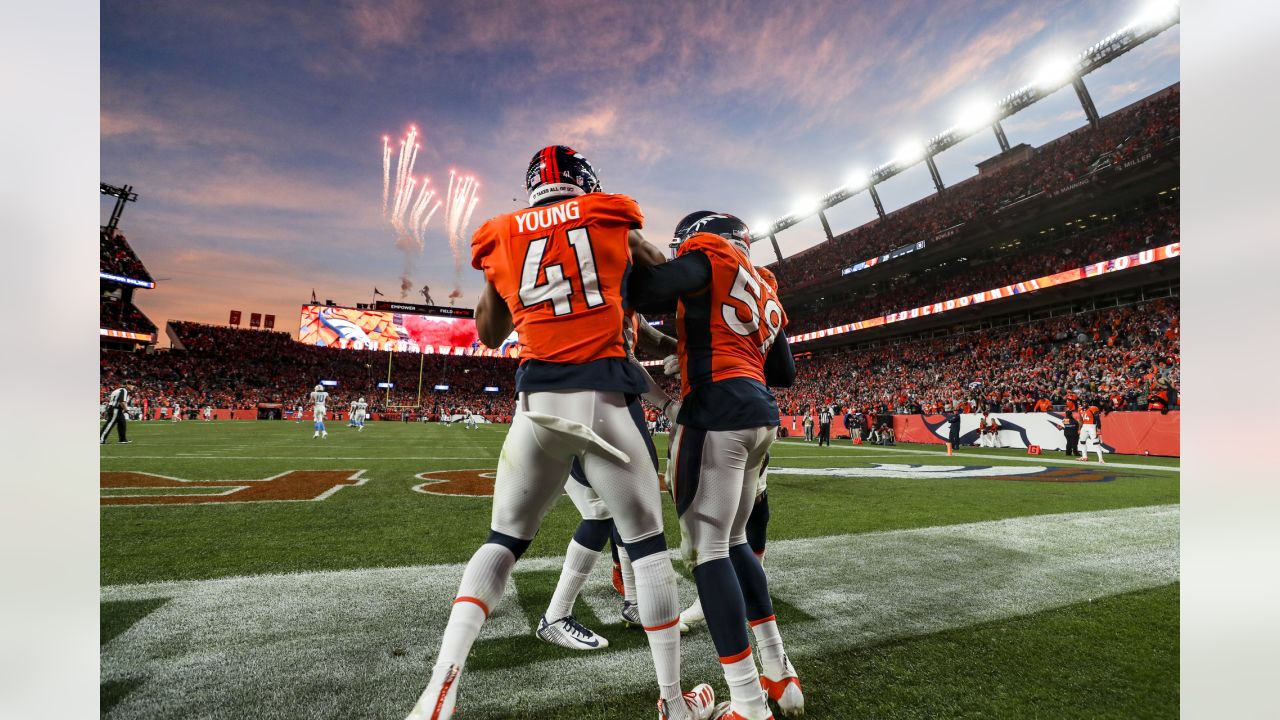 Shots of the Game: Celebrating a big win over the Chargers