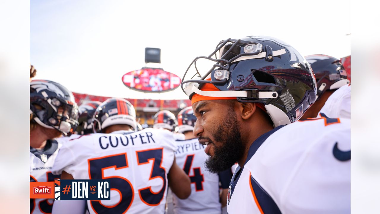 Pregame photos: Broncos arrive and prepare for Week 17 game vs. Chiefs