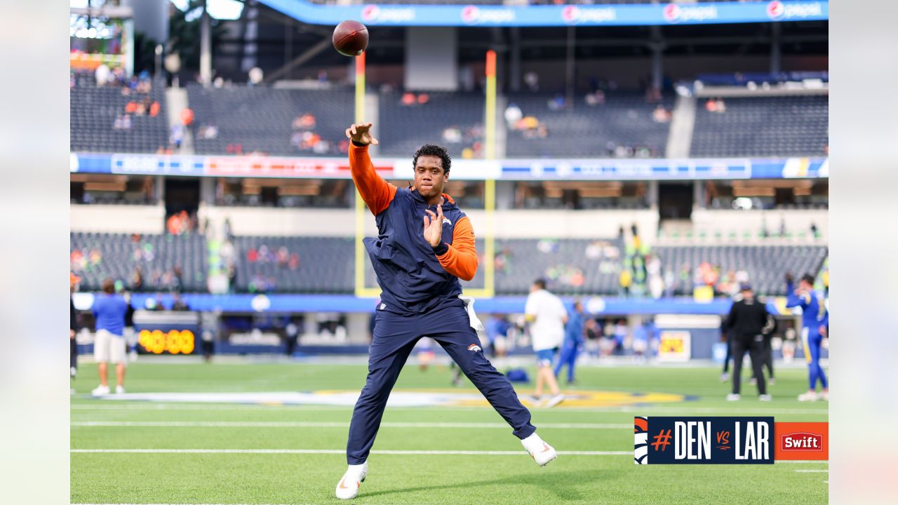 Pregame photos: Broncos arrive and prepare for Week 16 game vs. Rams