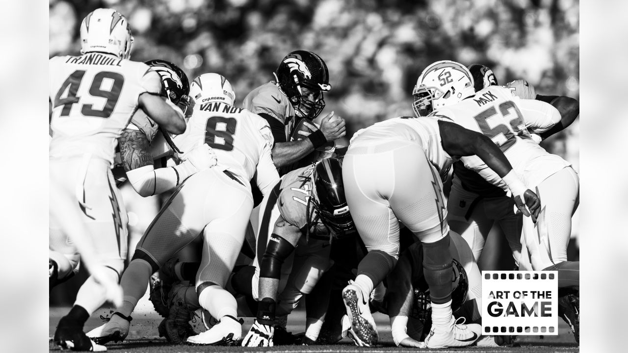 Pregame photos: Broncos arrive and prepare for Week 18 game vs. Chargers