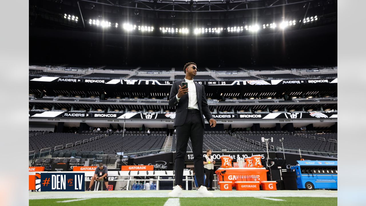 Pregame photos: Broncos arrive and prepare for Week 4 game vs. Raiders