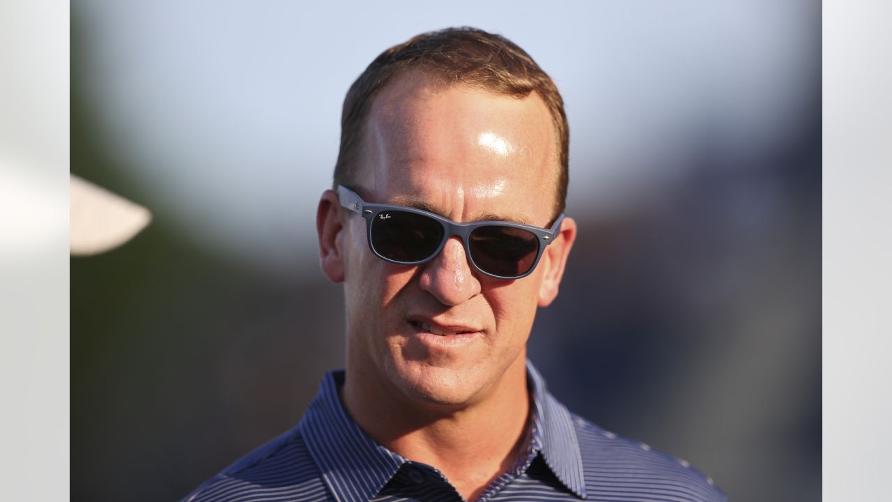 Peyton Manning enters Pro Football Hall of Fame with jokes, tears and  appreciation