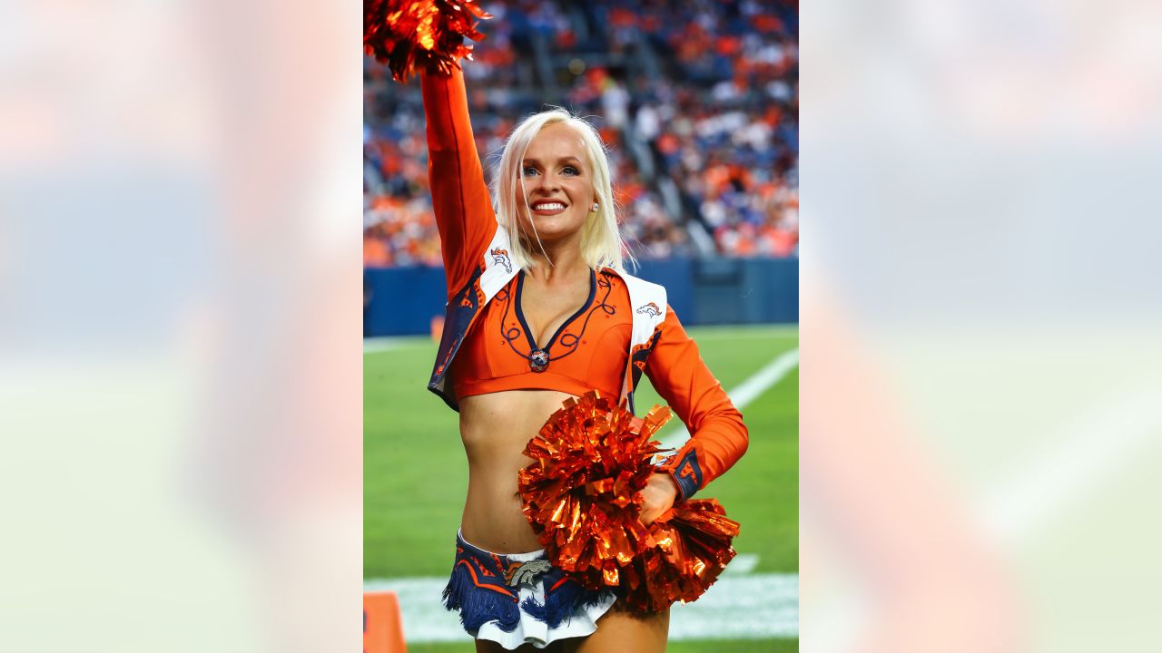 Denver Broncos cheerleaders during an NFL preseason football game, Aug. 27,  2022, in Denver. (AP Photo/David Zalubowski Stock Photo - Alamy