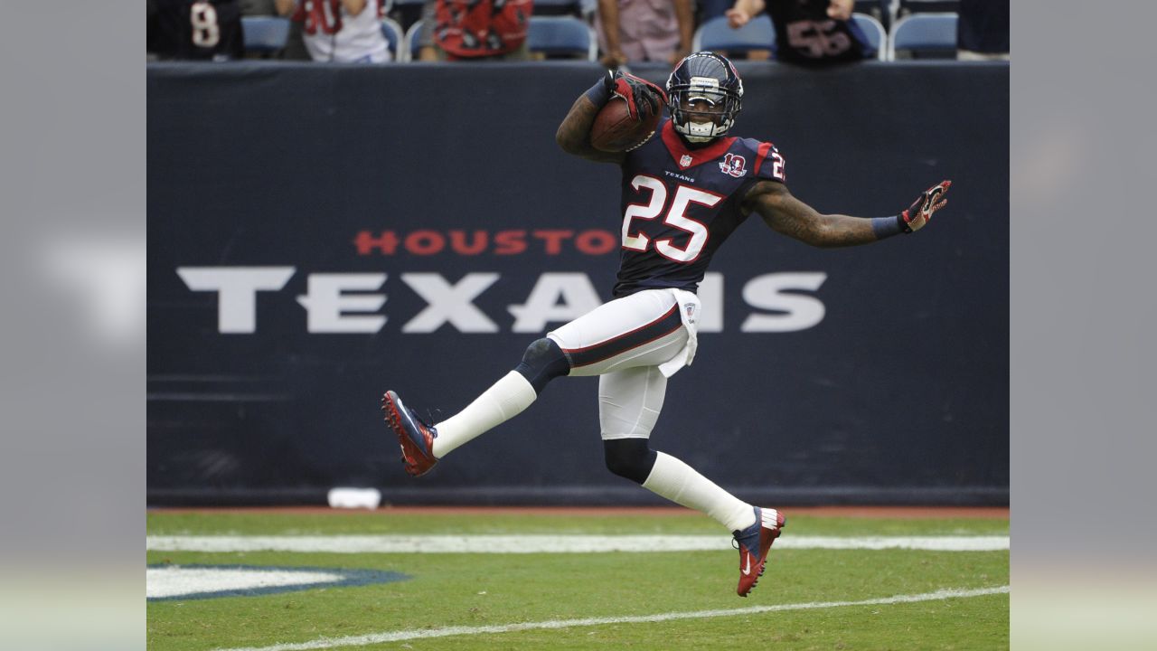 Houston Texans strong safety Kareem Jackson (25) reaches for