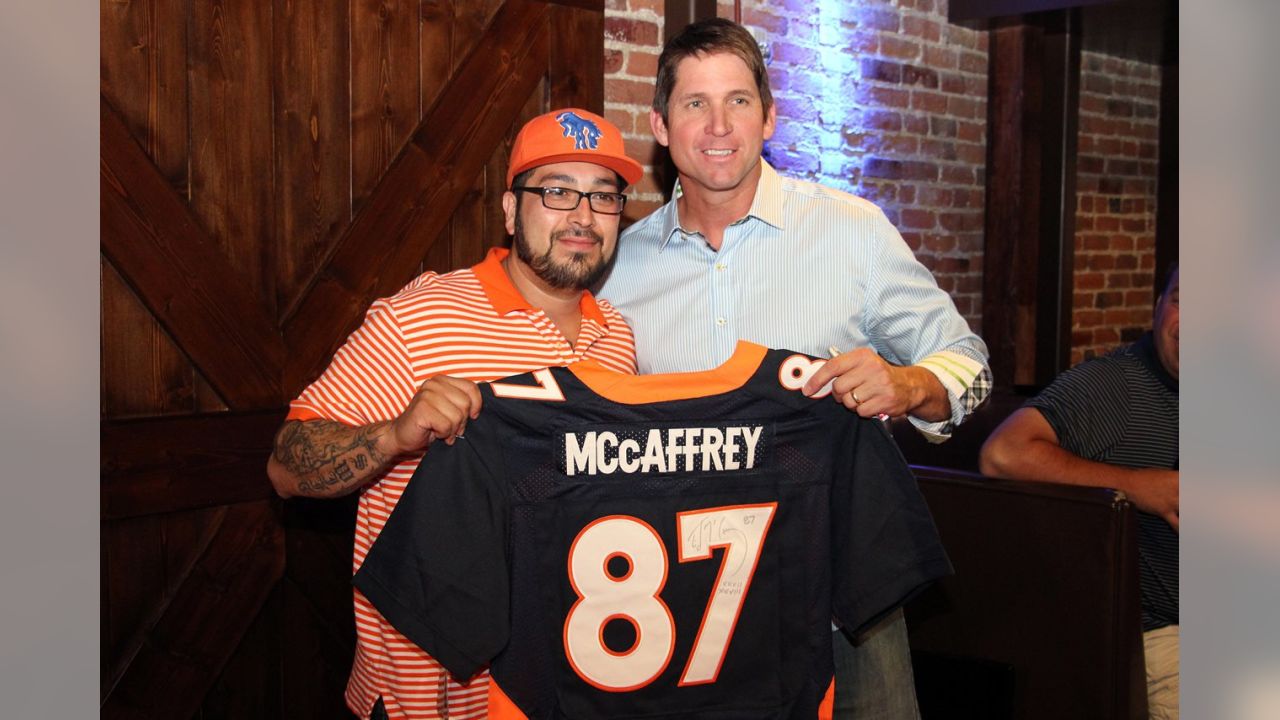 DirecTV Hosts Fantasy Draft Party at Tavern